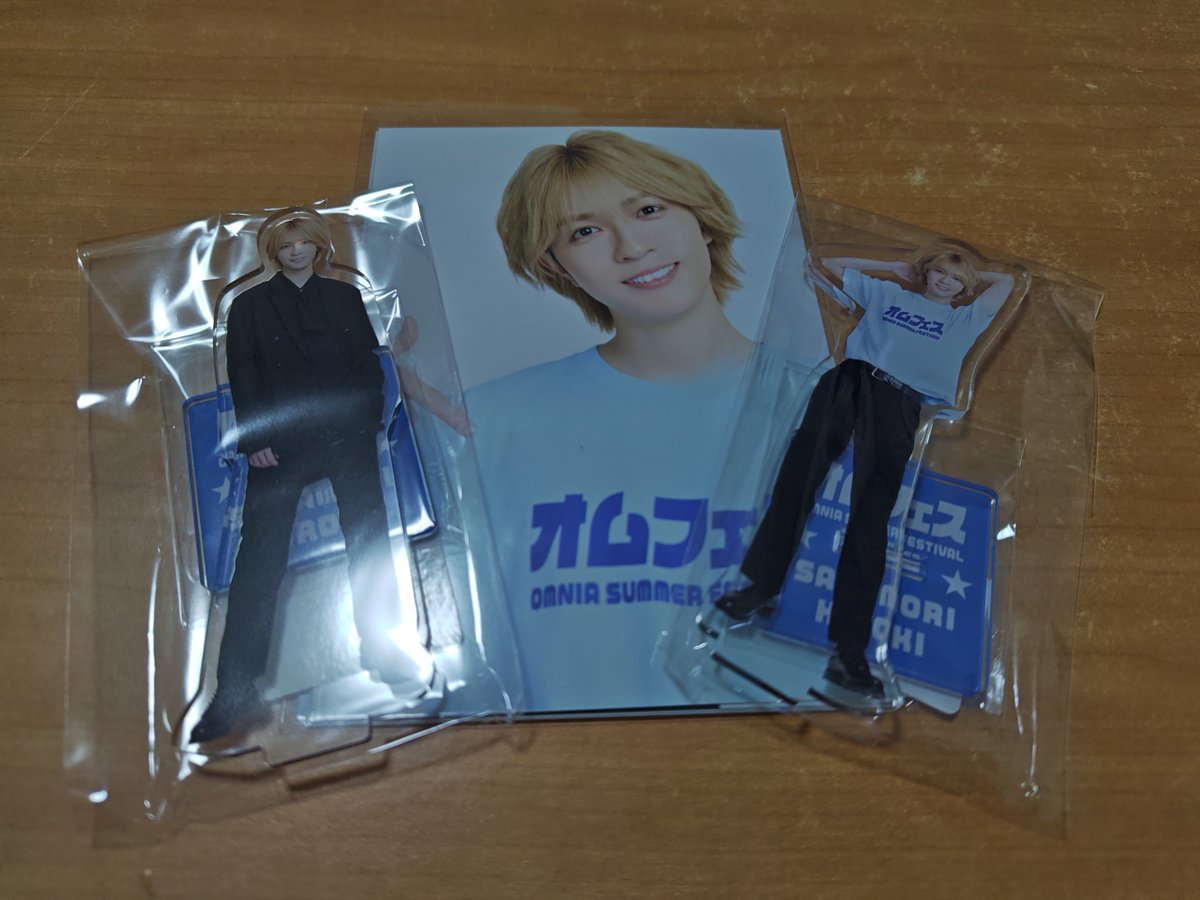 miyaa_0909's tweet photo. まだ元気だった時に注文したオムフェスグッズが届きました！やっぱり顔のいい推しはメンタル回復に効果ありです🩷 https://t.co/Vy1NpKNoHK