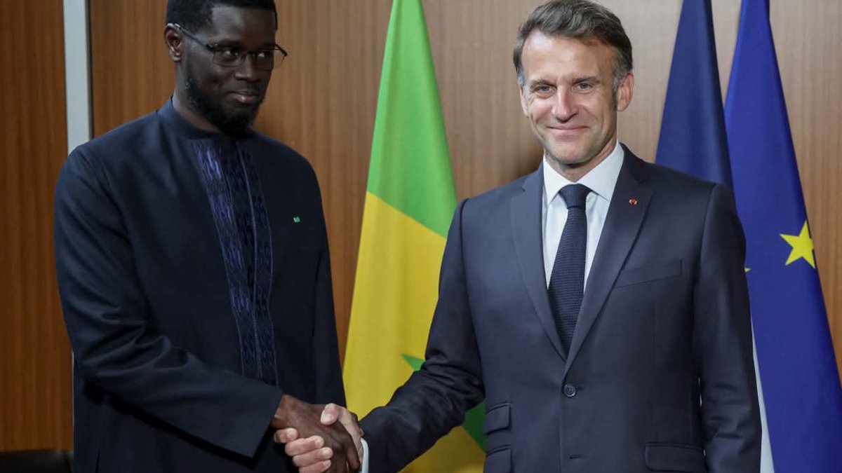 babacar29400781's tweet photo. 📌 Emmanuel Macron annule sa visite au Sénégal en raison de la crise sociale en France https://t.co/QtqqThJzSU
