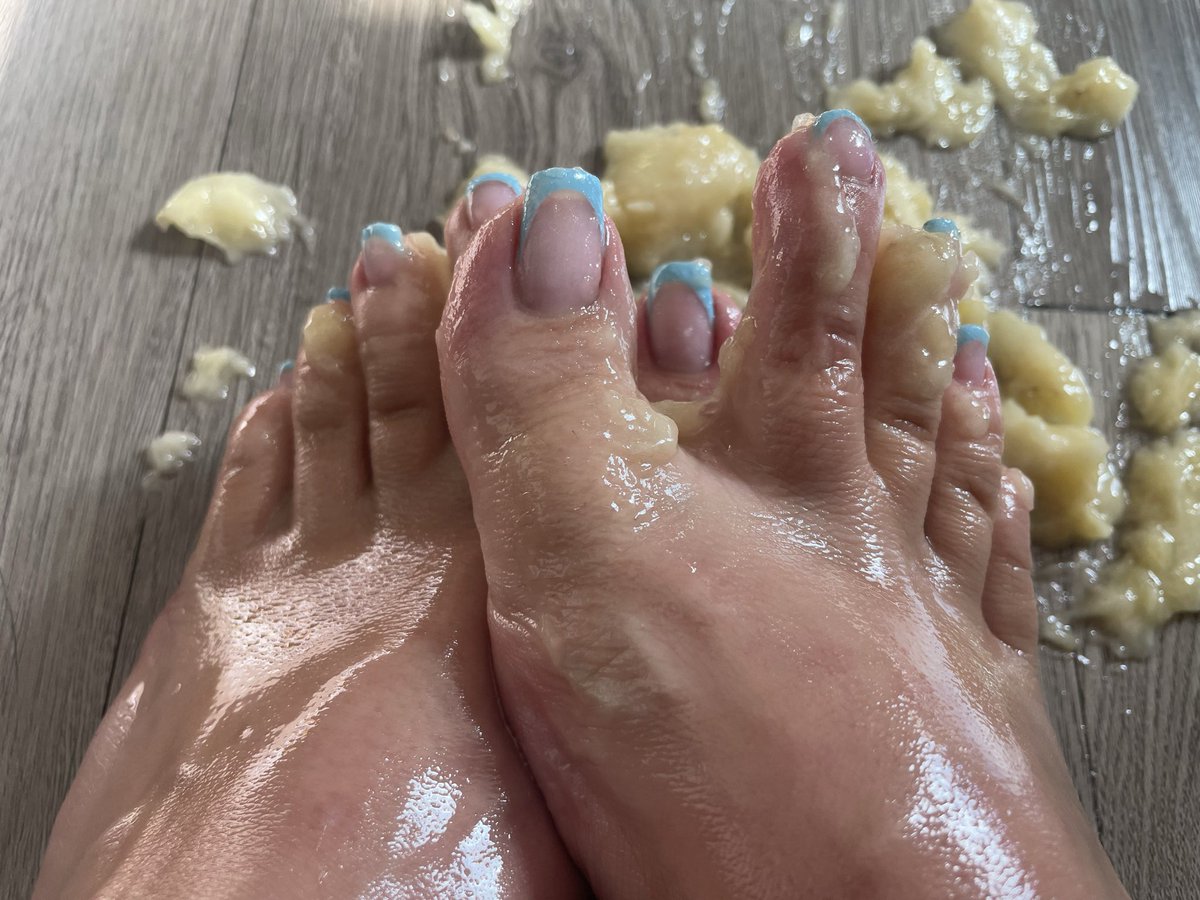 PrettyfeetHoll's tweet photo. My feet need cleaned. 😋
#feet #feetfetısh https://t.co/VpXLrqY3Kh
