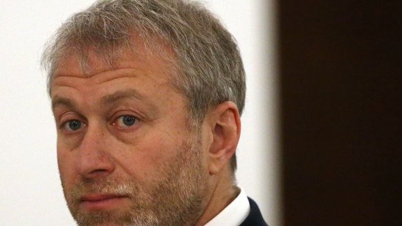 Voice7Europe's tweet photo. Cyprus police open probe into Roman Abramovich’s finances after reports Deloitte helped falsify docs to hide $672m in yachts, mansions &amp; jets — and dodge tax.
Oligarch denies everything. Investigation expected to last months. 
 #Abramovich #CyprusProbe #TaxEvasion https://t.co/08ZtbeKiLm