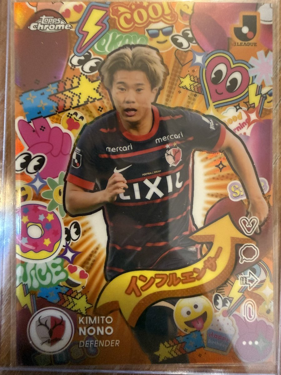 ai_study1739's tweet photo. 2026 Topps J.League Chromeで私の元にもシリアルなしエラーが！

インフルエンサーの文字の下の影と後���の放射状の線がノーマルはシルバーに対してシリアルカードは対応する色がついています。

これはオレンジなので/25と思われます。

カードをよく見直すと思わぬ発見もあるかもしれませんね🧐 https://t.co/EAJQrXwPxJ