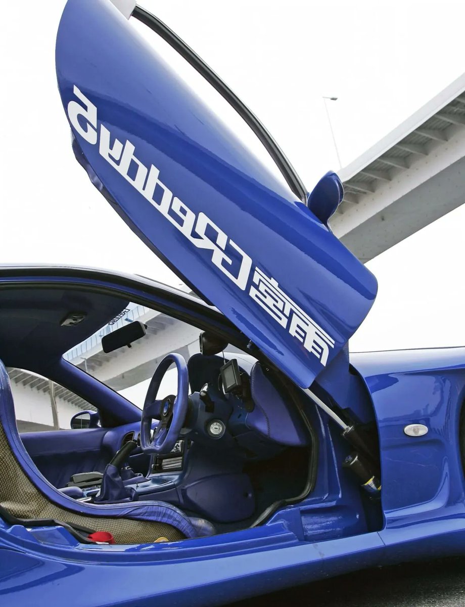 TunedCarsJapan's tweet photo. 「90年代チューニングの結晶」電動ガルウイング採用のRE雨宮GReddy.5が示した未来
https://t.co/4EqKL7U6GV

いま見ても新鮮なスタイリングと、驚きのギミックを備えたRE雨宮の「グレッディ5」。FD3S型RX-7をベースに、電動ガルウイングやシャープなワイドボディ、400馬力のロータリーターボを投入。 https://t.co/s3Ktn9jyDA