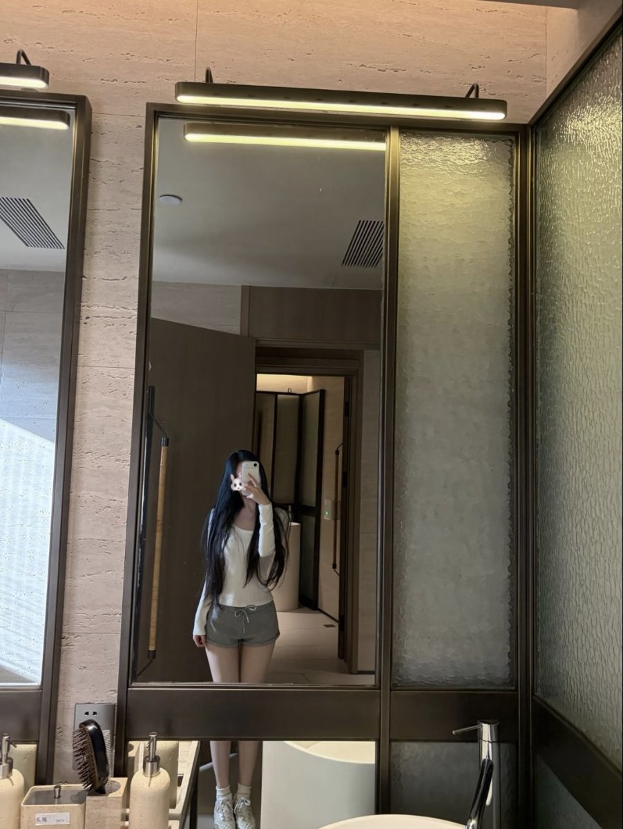QianJinVIP888's tweet photo. 上海大学 甜美最美校花 高素质大美女 随缘佛系 喜欢书琴画画 人美心善 太甜美了🥰 https://t.co/zfFGFRK1LY