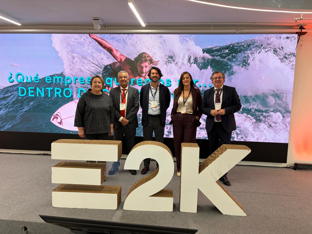 Fecorcorredores's tweet photo. Ayer acompañamos a @e2kglobal , Asociación Miembro de FECOR, en una nueva edición de #E2KDAY, celebrada en Madrid bajo el lema «Es el momento».
Nuestro presidente, Alberto Ocarranza, y nuestra directora gerente, Cristina Serrano, disfrutaron de esta jornada. ¡Enhorabuena, E2K! 💙 https://t.co/g9LmrB8K3B