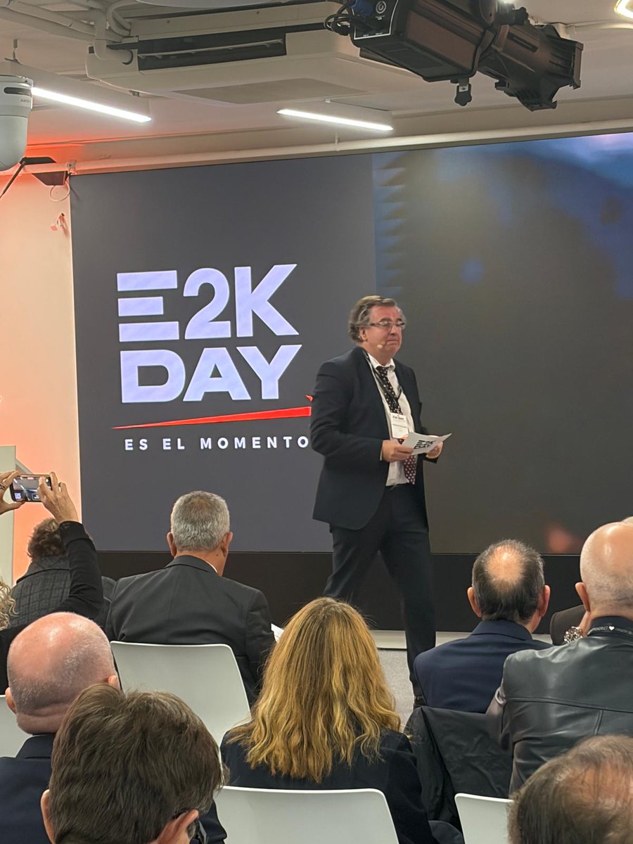 Fecorcorredores's tweet photo. Ayer acompañamos a @e2kglobal , Asociación Miembro de FECOR, en una nueva edición de #E2KDAY, celebrada en Madrid bajo el lema «Es el momento».
Nuestro presidente, Alberto Ocarranza, y nuestra directora gerente, Cristina Serrano, disfrutaron de esta jornada. ¡Enhorabuena, E2K! 💙 https://t.co/g9LmrB8K3B