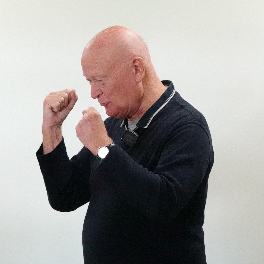 MikeAmosBlog's tweet photo. Good morning with referee Martin Robinson at Sporting Memories this morning - and with memories of that Jimmy Glass moment at Brunton Park...   @officialcufc  @SportsMemNet @bishopafc   Read more on https://t.co/Ix0VSXAClY https://t.co/eNwoY6MedB