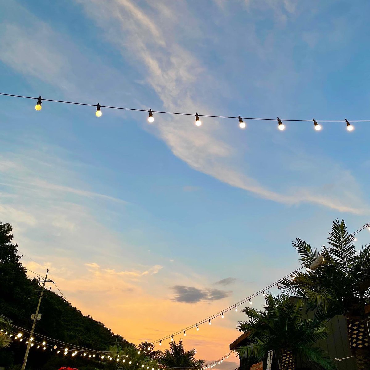 joenghac's tweet photo. As twilight yields to dusk, vibrant colors linger across the heavens, painting a breathtaking picture of pure elegance. Every fading beam holds one secret promise of tomorrow, wrapping our quiet souls in a deep peace that stands timeless against the darkening hills. https://t.co/eNPuM7WCox