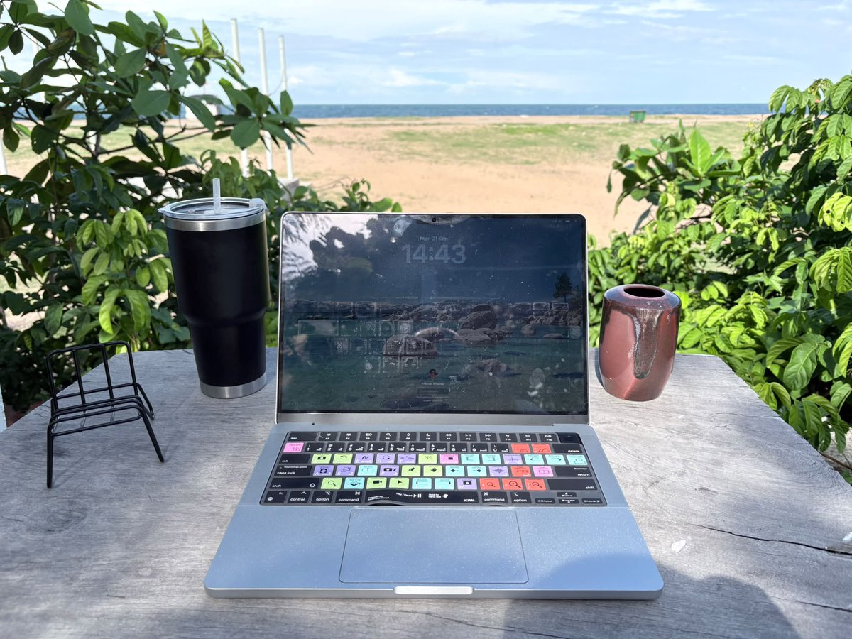 WENDOLINOROSCO's tweet photo. Pretending to work hard, but with a garden view like this, how can anyone focus? Vietnam is turning me from hard-working to hardly working. https://t.co/vcFkG36hzI