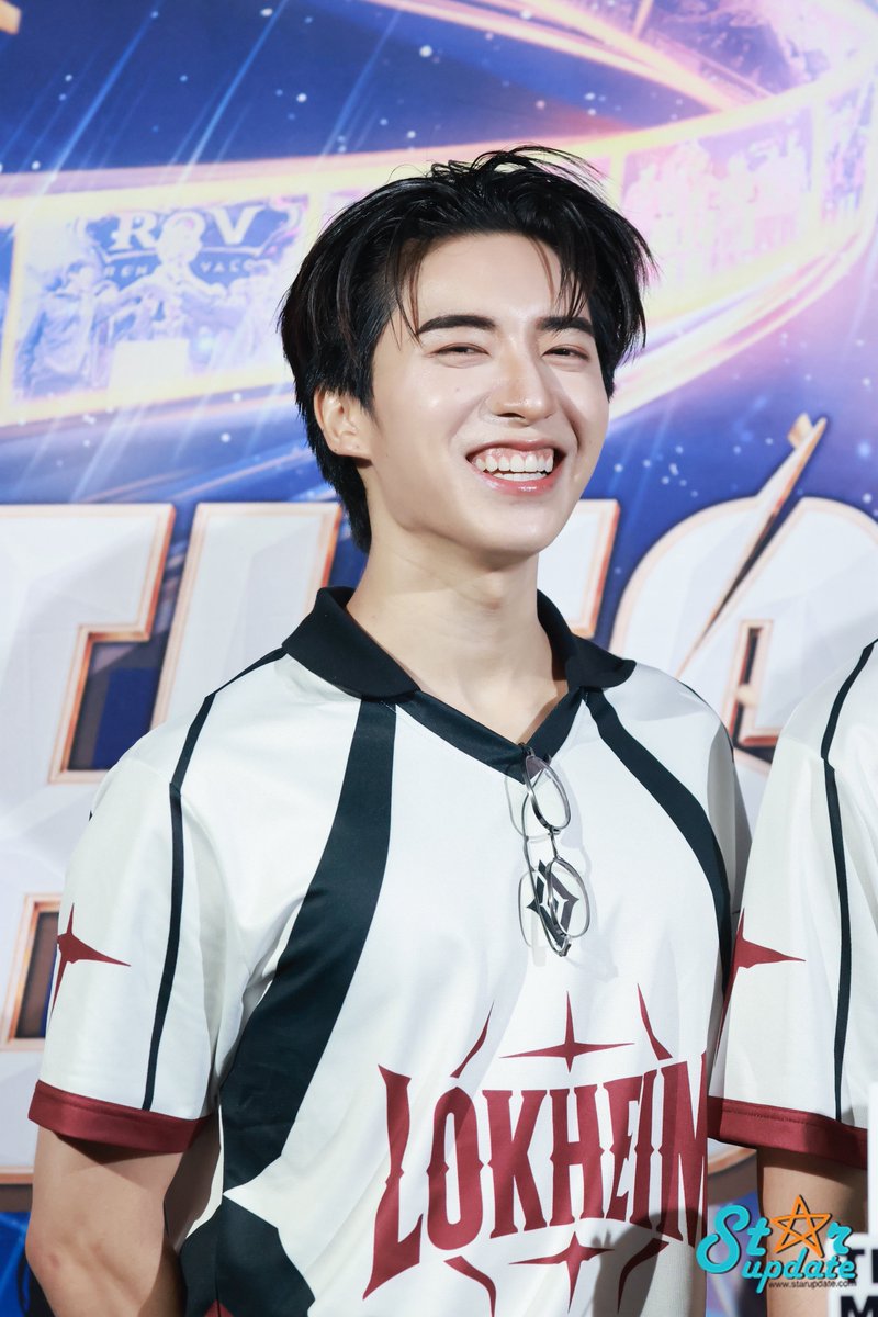 webstarupdate's tweet photo. “จั๋ง วิกร” #TEAMLOKHEIM ร่วมแข่ง #RoVTPOPTournament ในงานฉลองครบรอบ10ปี RoV "Arena of the Decade"

 #JUNG_PERSES #RoVTPOPTournamentxPERSES https://t.co/y4pznw2wL3