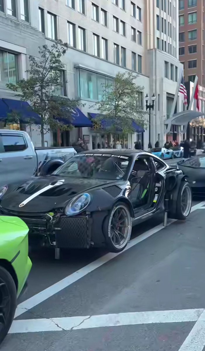 proxy63s's tweet photo. All eyes on this particular car https://t.co/6eCkmyhj3C