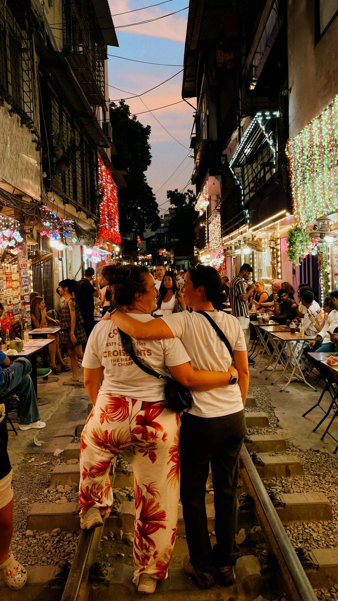 AngieeMontiel11's tweet photo. From Pu Luong to Hanoi, Episode 7: waterwheels, a puppet show, egg coffee, cyclo rides and Train Street. Bún Chả Bắc Kim was my favourite meal of the trip. Saying goodbye to Danni before heading to Ha Long Bay. https://t.co/g43JnHwF00
