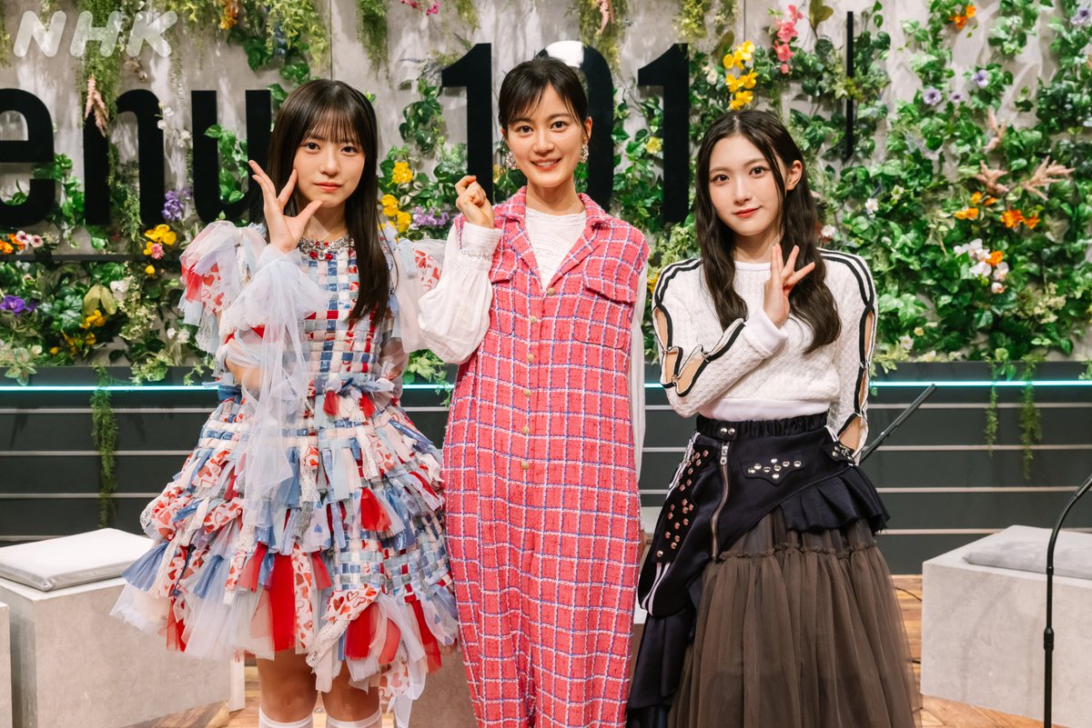 nhk_venue101's tweet photo. ✨️#Venue101 見逃し配信中✨️

🎸#谷口愛季 
🍫#正源司陽子 
💚#生田絵梨花

🌸#櫻坂46 「愛MUST BE」
☀️#日向坂46「イチャイチャ虫」
披露曲のセンターとMCで記念撮影📸⊿

曲つなぎの演出にも注目🍃
2組のパフォーマンスはこちらからチェック👇️
https://t.co/HWiLWcpkHu

#櫻坂46_愛MUSTBE 
#日向坂46_イチャイチャ虫