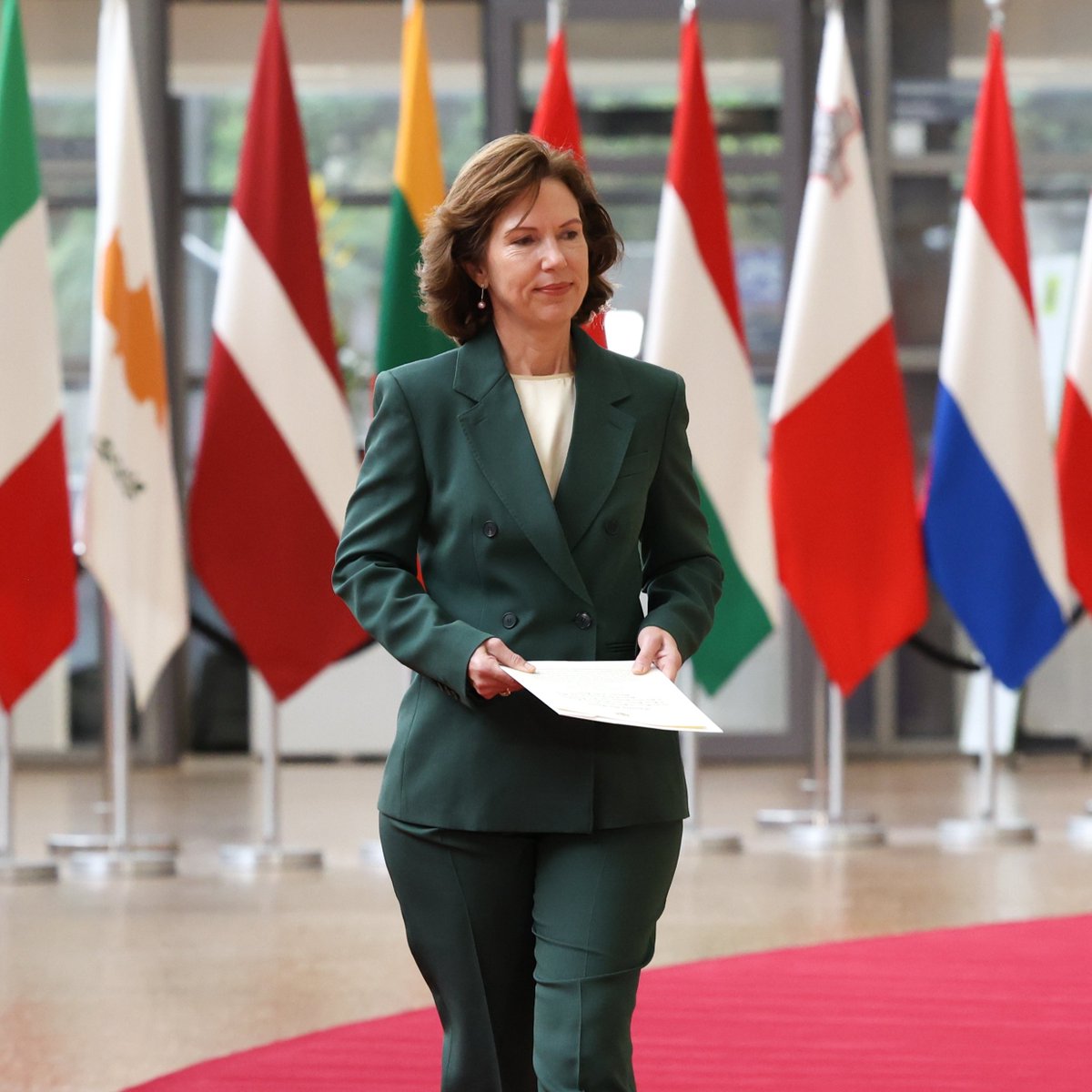 eudebates's tweet photo. 🇬🇧🇪🇺 A new British face in Brussels, as EU–UK relations enter a new chapter.
UK Ambassador @CWilson_FCDO presented her credentials to @vonderleyen and @eucopresident.
And the timing matters.
#eudebates #UK #Brexit #EUUK #VonDerLeyen #Costa https://t.co/H2jRmavYxC