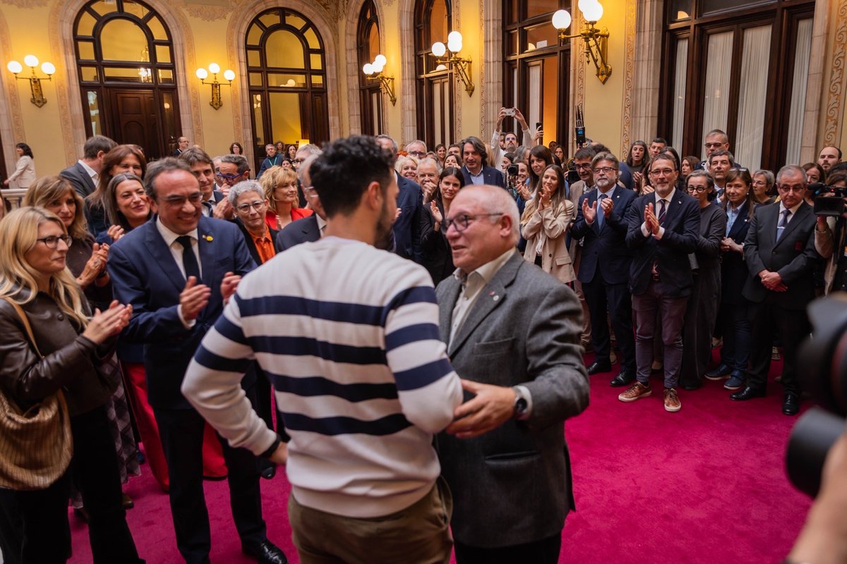 valtonyc's tweet photo. Tornar és una paraula curta per a una cosa que no ho és gens.

Benvingut a casa, amic https://t.co/vUm478ayK0
