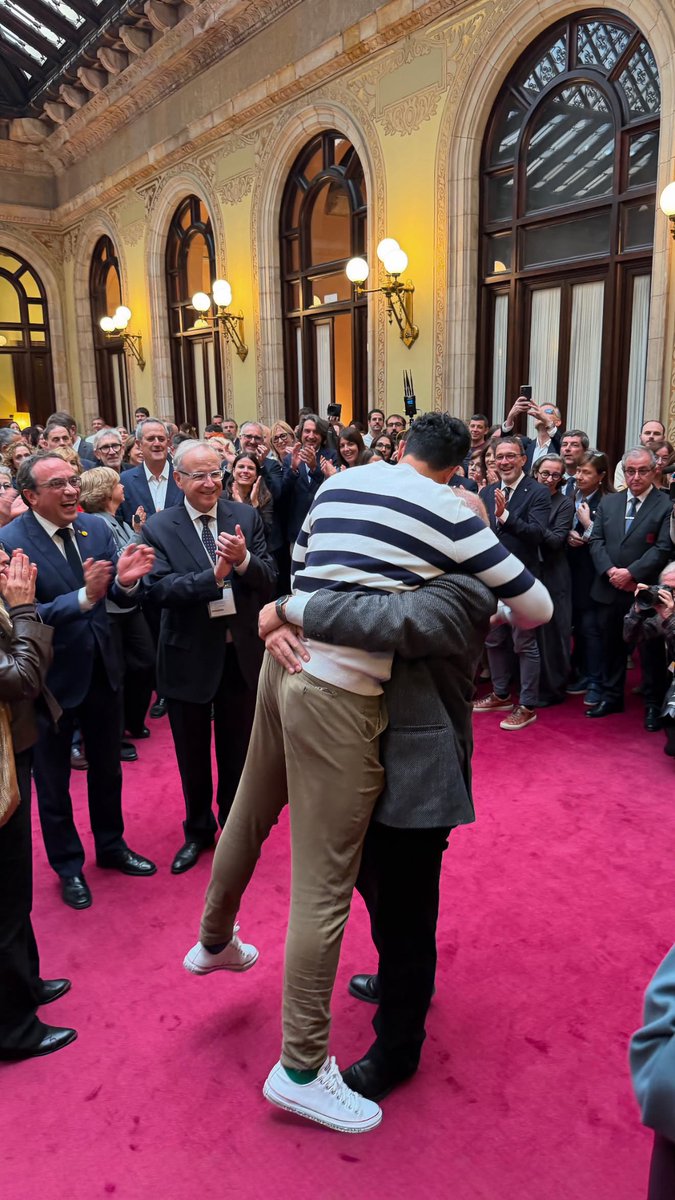 valtonyc's tweet photo. Tornar és una paraula curta per a una cosa que no ho és gens.

Benvingut a casa, amic https://t.co/vUm478ayK0