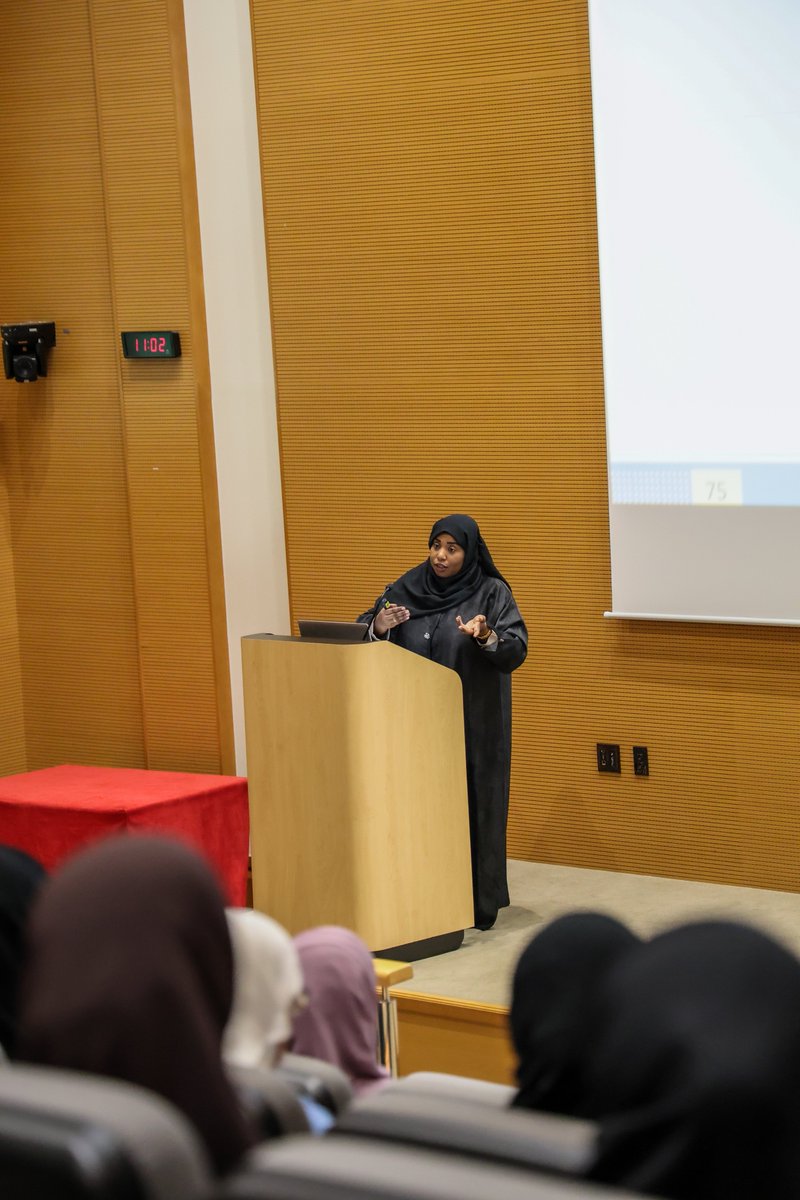 DGHS_Dakhiliyah's tweet photo. نظم قسم التطوير والتوجيه المهني بـ #مستشفى_نزوى ورشة عمل "كيفية كتابة الأبحاث العلمية وكيفية اختيار المجلات العلمية لنشرها"، قدمتها الأستاذتان شيماء بنت سعود البداعية (رئيسة قسم مصادر المعلومات الإلكترونية)، وبشرى بنت صالح النوفلية (اختصاصية معلومات بالمكتبة الرئيسية) ...>يتبع https://t.co/bFcxD3Yv27