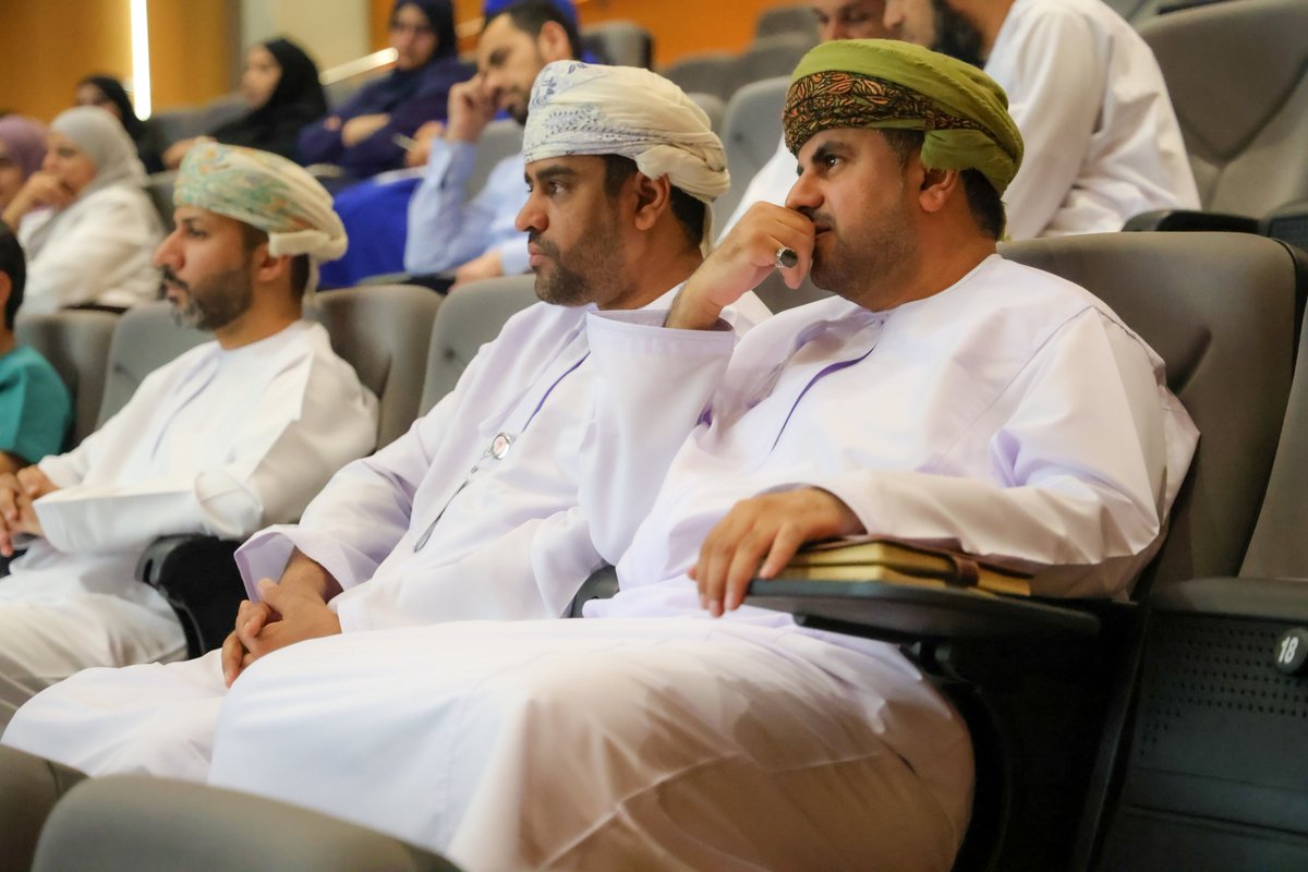 DGHS_Dakhiliyah's tweet photo. نظم قسم التطوير والتوجيه المهني بـ #مستشفى_نزوى ورشة عمل "كيفية كتابة الأبحاث العلمية وكيفية اختيار المجلات العلمية لنشرها"، قدمتها الأستاذتان شيماء بنت سعود البداعية (رئيسة قسم مصادر المعلومات الإلكترونية)، وبشرى بنت صالح النوفلية (اختصاصية معلومات بالمكتبة الرئيسية) ...>يتبع https://t.co/bFcxD3Yv27