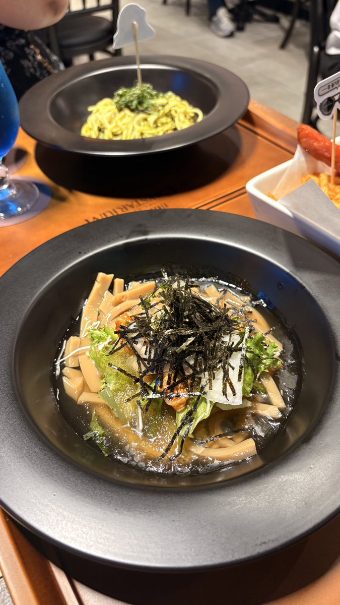 4N24_'s tweet photo. 크타카페 진짜 맛집이다 묵사발 진짜 너무 맛있었고 웨지는 생각보다 매콤하고 깻잎페스토파스타는 향긋하고 감칠맛이 좋았고 커피는 산미 없이 다크했어요 짱👍👍👍👍👍 https://t.co/Uy2qudGb8u