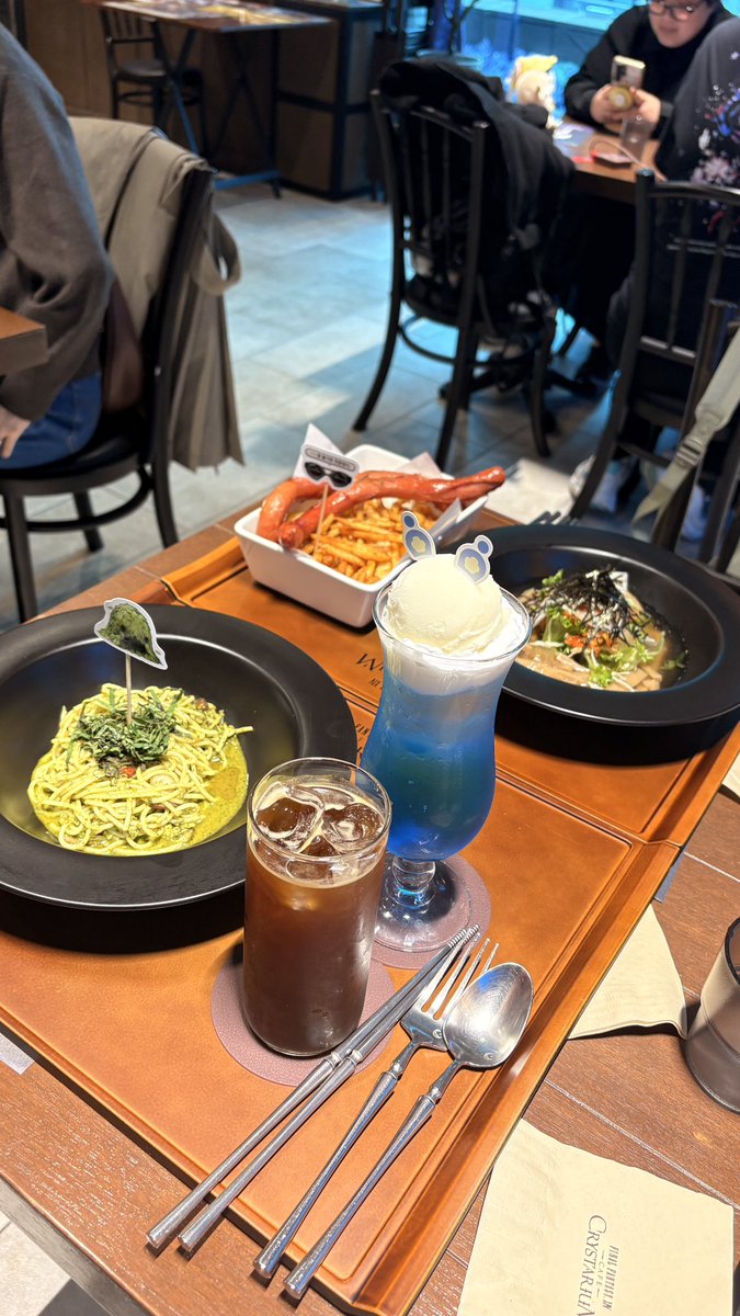 4N24_'s tweet photo. 크타카페 진짜 맛집이다 묵사발 진짜 너무 맛있었고 웨지는 생각보다 매콤하고 깻잎페스토파스타는 향긋하고 감칠맛이 좋았고 커피는 산미 없이 다크했어요 짱👍👍👍👍👍 https://t.co/Uy2qudGb8u