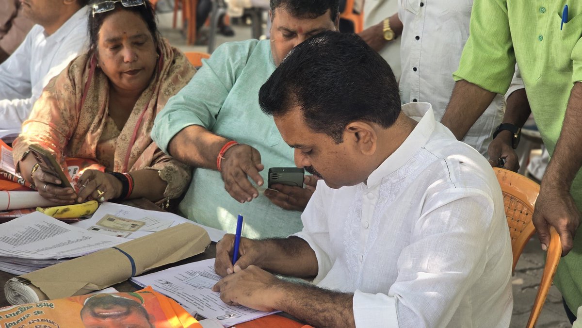 asim_arun's tweet photo. आज उमर्दा, तिर्वा और कन्नौज में कार्यालय क्षेत्र पंचायत बूथ पर विकास और प्रगति के संकल्प के साथ अपने मताधिकार का प्रयोग किया।

साथी मतदाताओं की पर्चियां भी बनाई।

आप भी अपने बूथ पर पहुंचें और लोकतंत्र के इस पर्व में भागीदारी सुनिश्चित करें।

#MLCForViksitUP https://t.co/cQfVEo5A3j