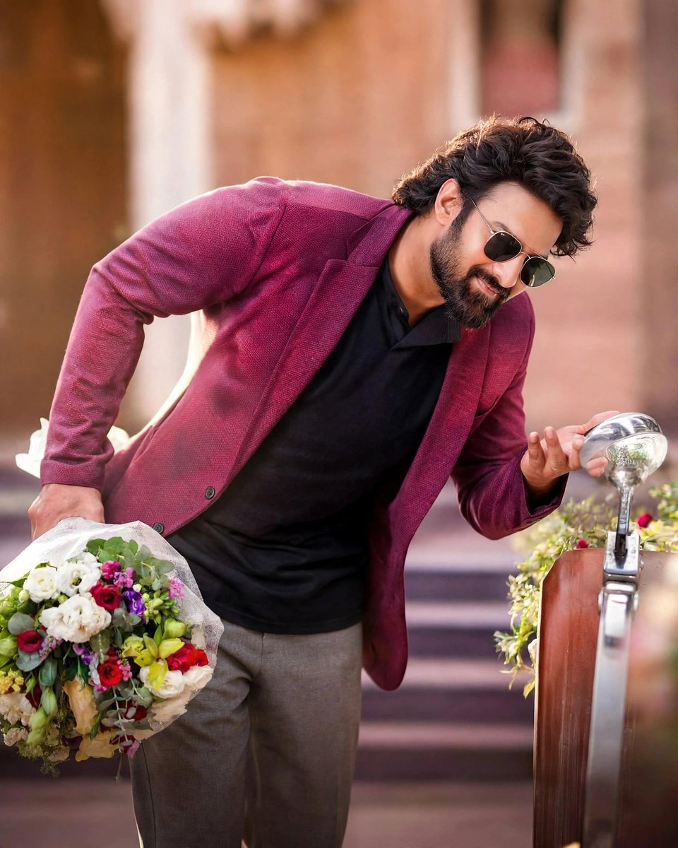 dushmithan's tweet photo. Wishing you a many more happy returns of the day Actor #Prabhas
On behalf of #Ajithkumar sir's fans 🤍⏳️

#HappyBirthdayPrabhas #Daredevil #Gladiators https://t.co/525MQFO3Jj