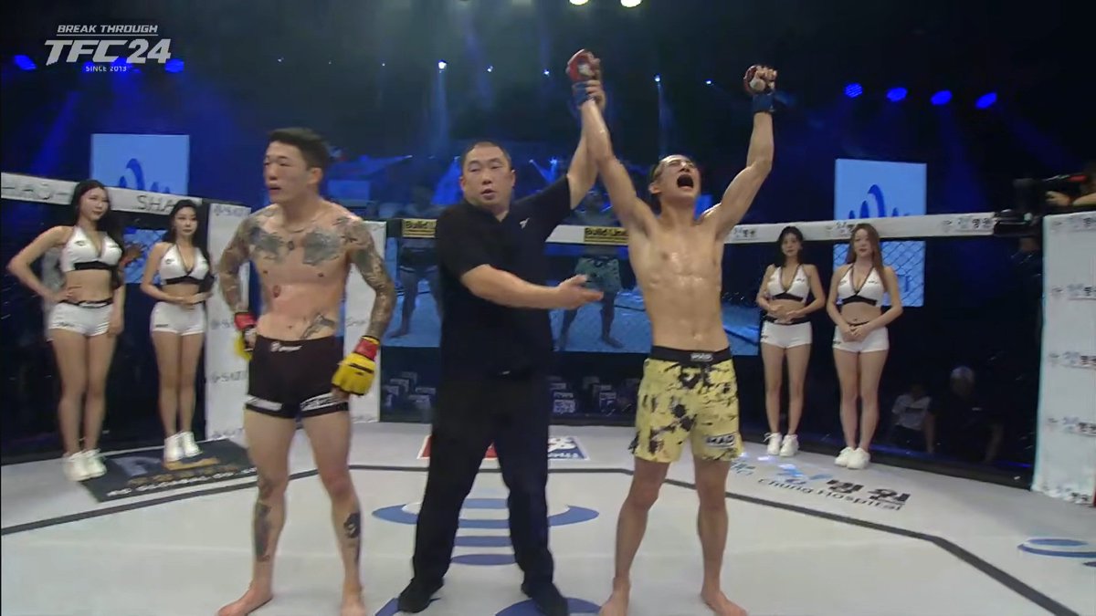RedSmokeLLM's tweet photo. Kim Dong Hyun sins by Split Decision over Kim Young Bo (2-1), moving to 4-1 and now back to the win column after a 10 second KO loss last time around #TFC24 https://t.co/f3jA8rJBW7