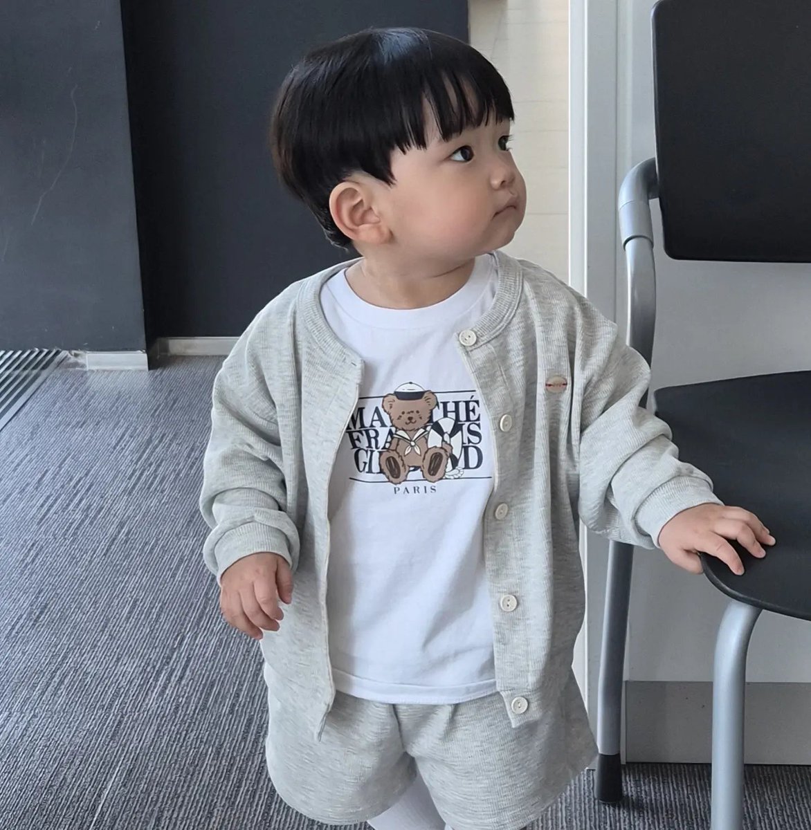 healbeom's tweet photo. he's still the roundest and most adorable baby in the world🫴🏼 https://t.co/wZiYiZXh8y