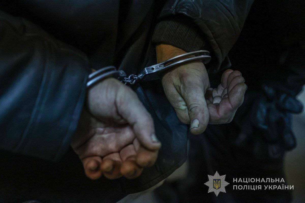 Police_ZP's tweet photo. На Запоріжжі Нацполіція та СБУ затримали двох продавців нелегальної зброї

Деталі: https://t.co/jKfgtKX5YU https://t.co/05Q3Tk8iDj