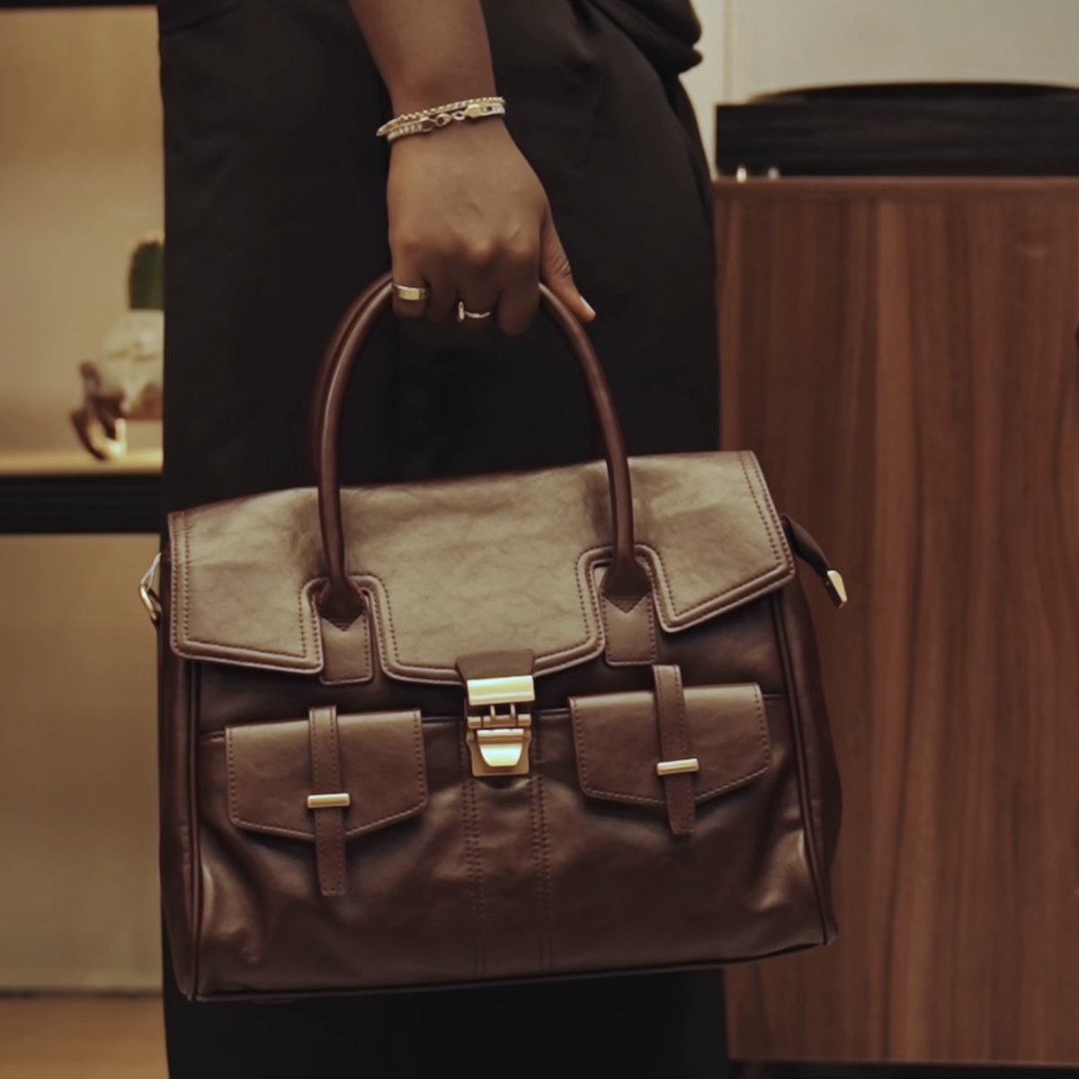 AdeDesigner's tweet photo. For context, these bags. https://t.co/3S8RT3SS7u
