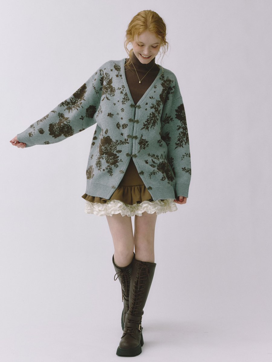 idem__official's tweet photo. 大バズりの花柄カーディガンと
ふりふりスカートを合わせた
チョコミントコーデが可愛すぎる🙂‍↕️🤎🥣 https://t.co/Duv4i9Ngm2