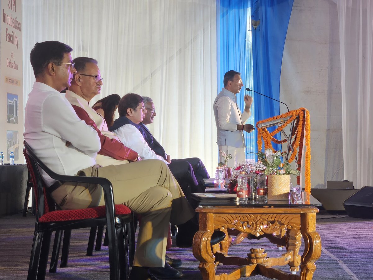 JitinPrasada's tweet photo. उत्तराखंड में तकनीकी नवाचार और स्टार्टअप संस्कृति को नई उड़ान! 🚀

आज STPI Incubation Facility का लोकार्पण वास्तव में केवल एक इमारत का लोकार्पण नहीं, बल्कि देवभूमि के युवाओं के असीमित सामर्थ्य पर भरोसे की मुहर है। कार्यक्रम में उत्तराखंड के कैबिनेट मंत्री श्री गणेश जोशी जी और श्री प्रदीप बत्रा जी की गरिमामयी मौजूदगी रही।

आदरणीय प्रधानमंत्री श्री @narendramodi जी के विज़न के अनुरूप, टियर-2 और टियर-3 शहरों को आईटी हब के रूप में विकसित करने की दिशा में यह एक प्रभावी प्रयास है।

हमारा लक्ष्य स्पष्ट है उत्तराखंड की प्रतिभा को अपने सपने साकार करने के लिए अपने घर और राज्य को छोड़ने की ज़रूरत न पड़े। यह केंद्र स्थानीय युवाओं के विज़न को फंडिंग, मेंटरशिप और ग्लोबल पहचान दिलाने का माध्यम बनेगा।

📍 आईटी पार्क, देहरादून

@PMOIndia @AshwiniVaishnaw @pushkardhami 
@ganeshjoshibjp @ThePradeepBatra 
@arvindtw @stpiindia @GoI_MeitY