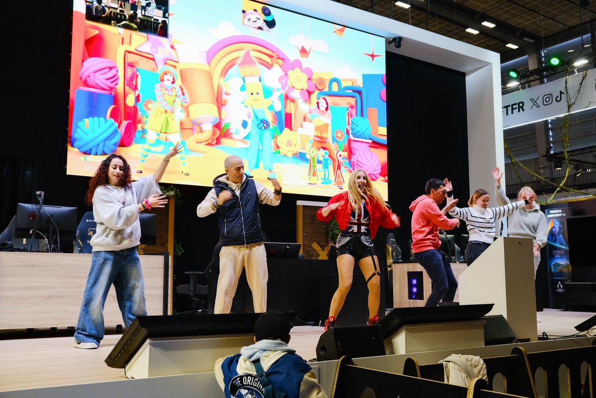JustDanceFR's tweet photo. La première journée était deja PLEINE D’ÉNERGIE !! 

On vous attend encore sur tout le reste de la semaine sur la scène #UbiPGW pour mettre le paquet avec JDDoH ! 🔥 https://t.co/OgN4eNg4hJ