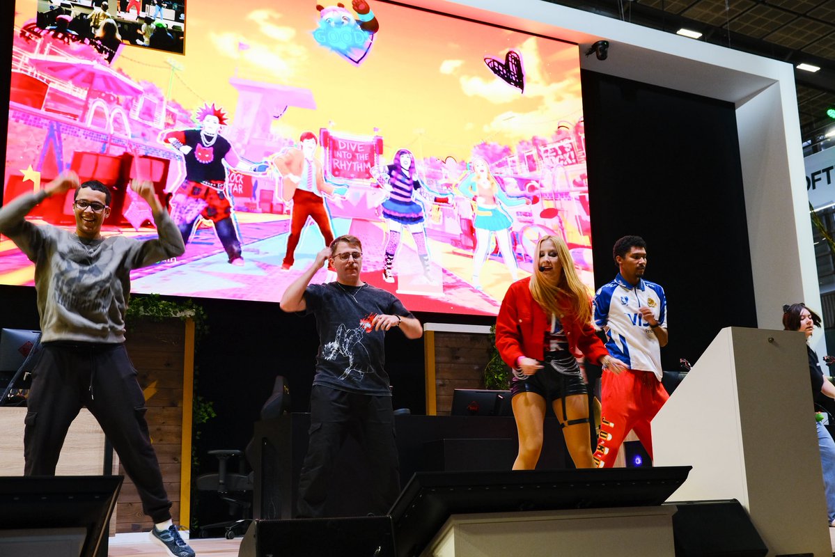 JustDanceFR's tweet photo. La première journée était deja PLEINE D’ÉNERGIE !! 

On vous attend encore sur tout le reste de la semaine sur la scène #UbiPGW pour mettre le paquet avec JDDoH ! 🔥 https://t.co/OgN4eNg4hJ
