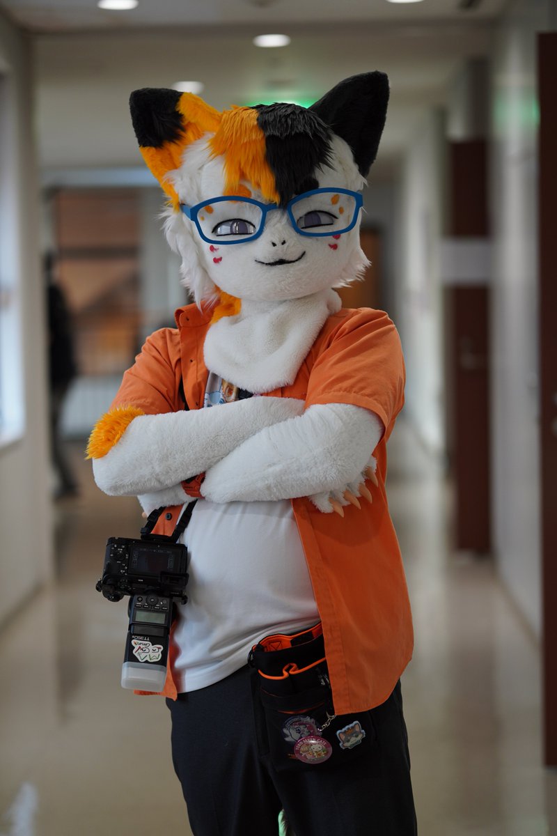 FLT_C_Faster's tweet photo. カッコいい感じ撮ってもらた！🐈️✨
📷️：@buizel_Rasty
#はるもふ202610
#FursuitFriday https://t.co/TIyhai5lRK