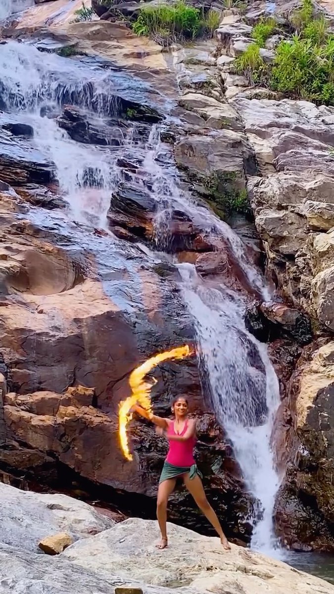 ashok_viga's tweet photo. Stall chasers with snakes, I love this girl. Waterfalls and fire snakes made it again. Enjoy, my flomies! Hope you have a fabulous weekend ahead. Thank you to the team for a lovely day exploring this gem in Hue. https://t.co/2ESTSmBC43