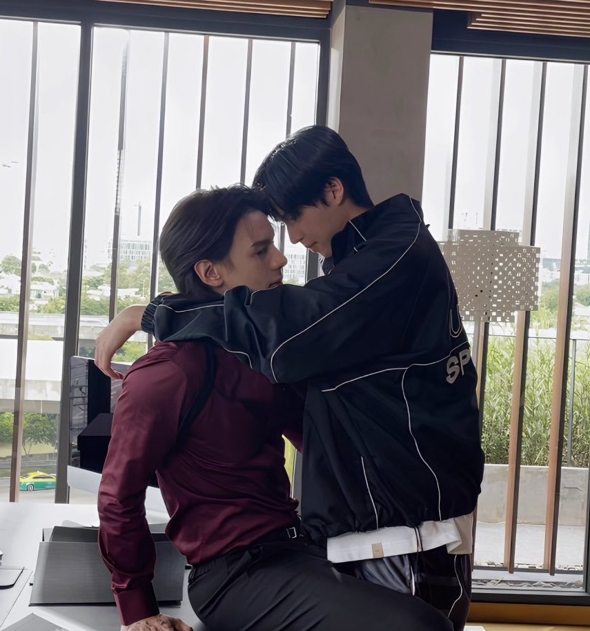 Taones_'s tweet photo. Aku suka kaka ing yg dia tuh sebenernya dewasa lohhh, dia maksa buat jadi dom tapi berondongnya ngga Mau dia tetep ngalah, kedua kalinya pun tetep ngalah wlo ujungnya ngambek, kaka ing tolong jangan sebucin itu sama adek, aku ngga siap nahan sakit😭👋

MY TURN NOW
#FoolInLoveEP5 https://t.co/KEtS4GULgZ
