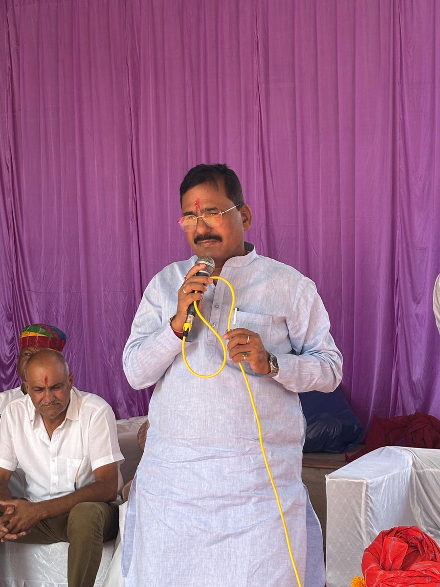 BJP4Rajasthan's tweet photo. भाजपा प्रदेश उपाध्यक्ष श्री @m_dadheech ने झुंझुनूं जिले के बुहाना में वार्ड नंबर 33 से भाजपा प्रत्याशी श्री सुरेंद्र सिंह के चुनाव कार्यालय के उद्घाटन कार्यक्रम में सहभागिता कर उपस्थित जनों को संबोधित किया। इस दौरान उन्होंने भाजपा प्रत्याशी के समर्थन में मतदान कर उन्हें विजयी बनाने का आह्वान किया। कार्यक्रम के दौरान पार्टी पदाधिकारियों एवं कार्यकर्ताओं के साथ संगठनात्मक विषयों पर आत्मीय संवाद भी किया।

इस अवसर पर पूर्व सांसद श्रीमती @AhlawatMp, पूर्व विधायक श्री सुभाष पूनिया, प्रभारी श्री बजरंग सिंह सहित पार्टी के पदाधिकारी एवं कार्यकर्ता उपस्थित रहे।