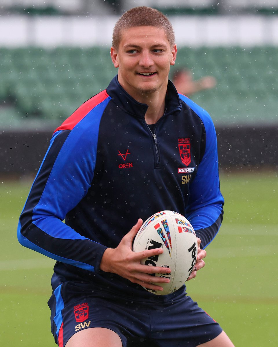 WiganWarriorsRL's tweet photo. A wet start to England's Captains Run in Perth. π§οΈ
#WWRL #EnglandRL https://t.co/VzhlkezvAA