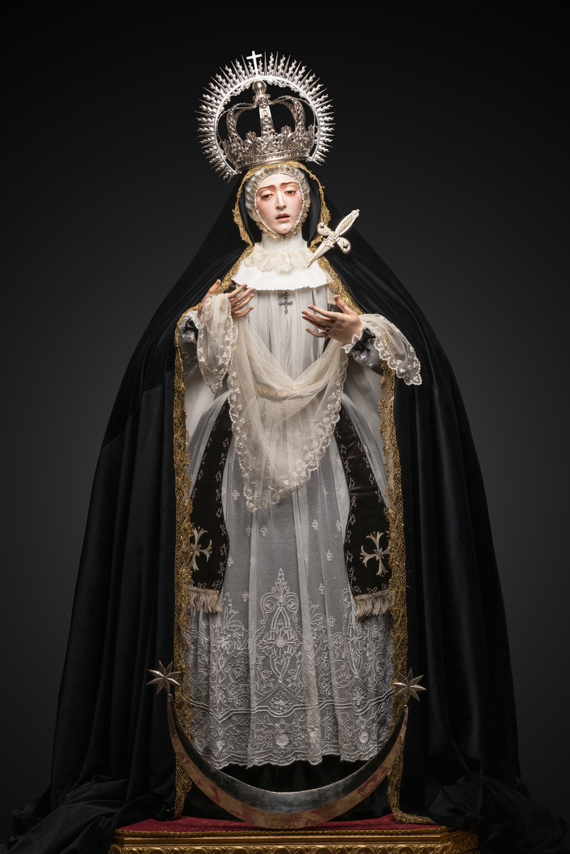 ElMayorDolor's tweet photo. TITULARES | Santa María de la Encarnación Dolorosa luce vestida de luto ante la cercanía de la conmemoración de todos los fieles difuntos.

📷 @xiscopol05 https://t.co/P8zfwd9Ej2