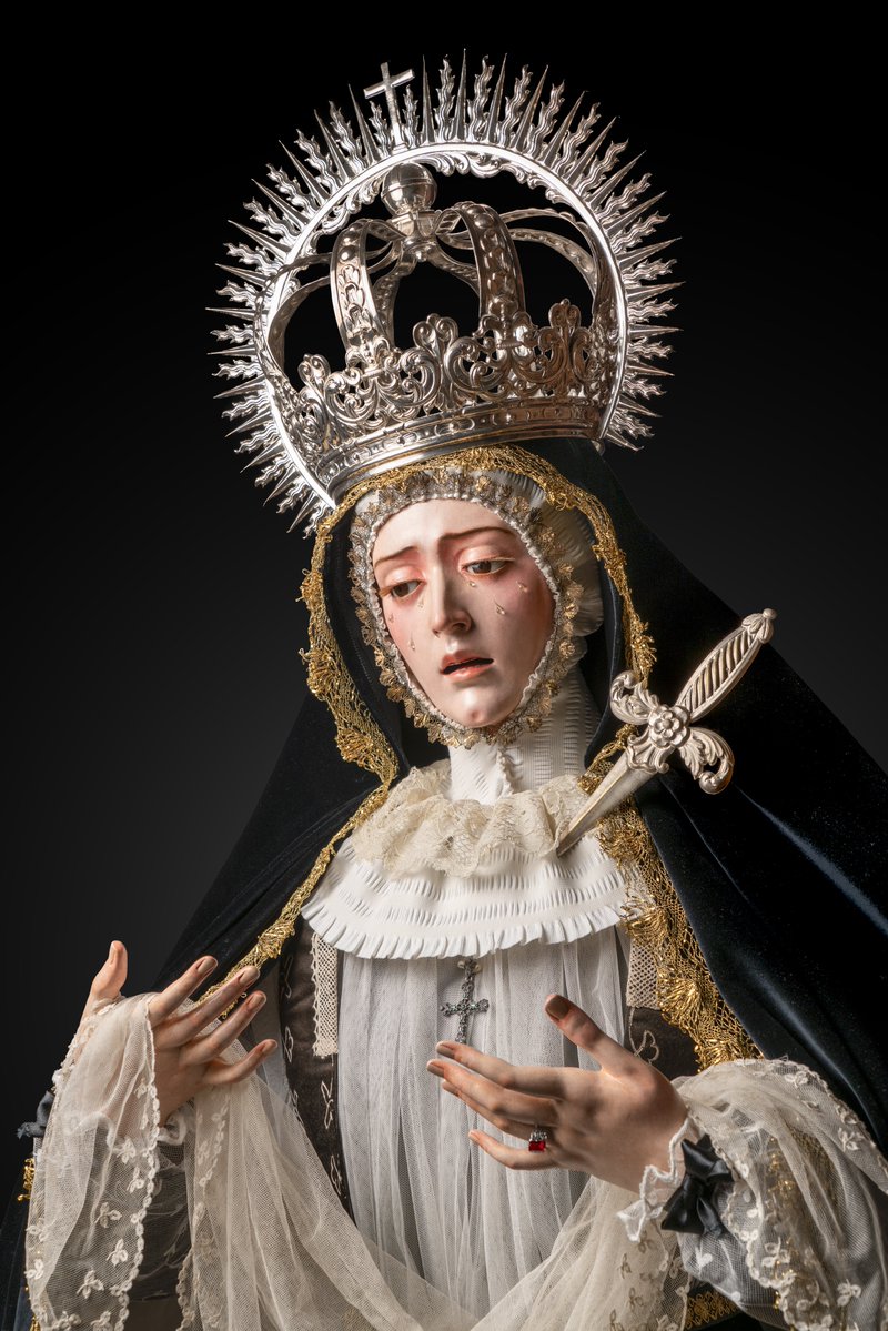 ElMayorDolor's tweet photo. TITULARES | Santa María de la Encarnación Dolorosa luce vestida de luto ante la cercanía de la conmemoración de todos los fieles difuntos.

📷 @xiscopol05 https://t.co/P8zfwd9Ej2