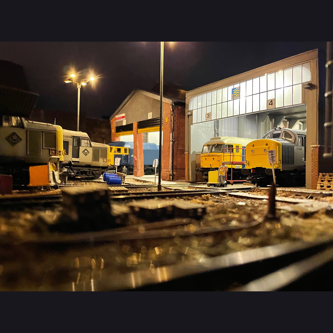 hornby's tweet photo. What's the best thing you have seen on a model railway layout?
An eye-catching model or scenic design? Tell us about it in the comments below!
📸Image credit: Ian Hewitt
#Hornby #Modelrailways #Scalemodelling #Modelbuilding https://t.co/5hanOax2Hh
