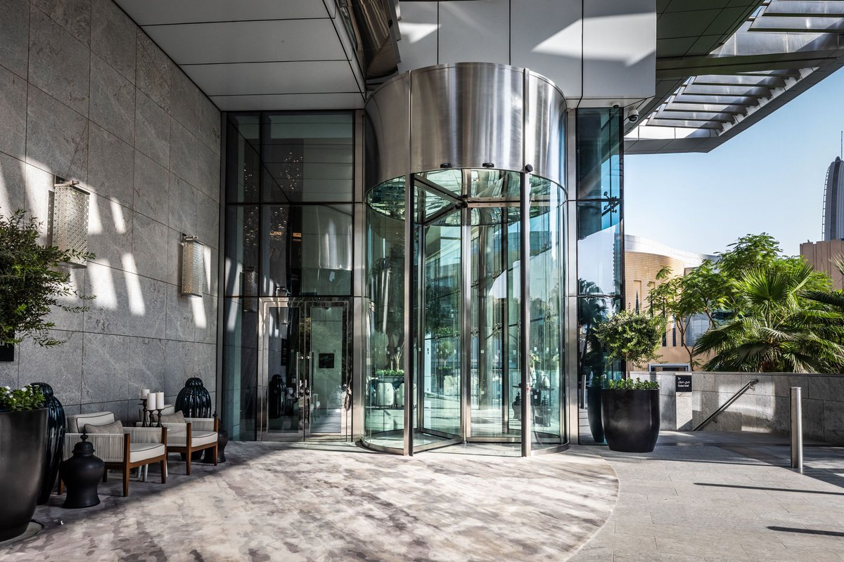 Archello's tweet photo. At Address Downtown Hotel Dubai, GEZE adapted TSA 325 NT automatic revolving-door drives to support exceptionally tall, heavy glass doors.
https://t.co/RTlKGRnnoe https://t.co/le6AoDn7p8