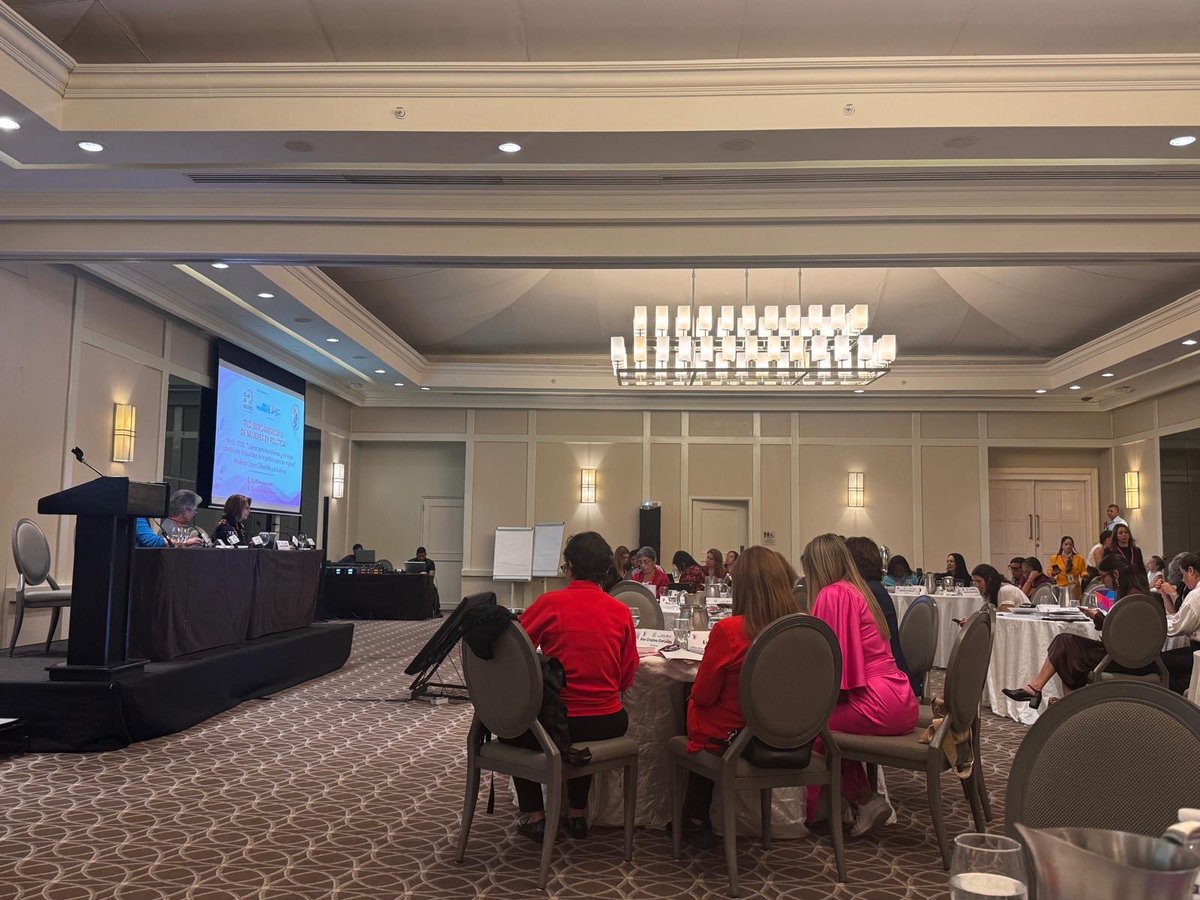 GWLvoices's tweet photo. #GWLVoices team and member @mbachelet at the meeting of the Ibero-American Network of Women in Politics.

Hosted by @ClubdeMadrid &amp; @ONUMujeres https://t.co/EByirXASYi