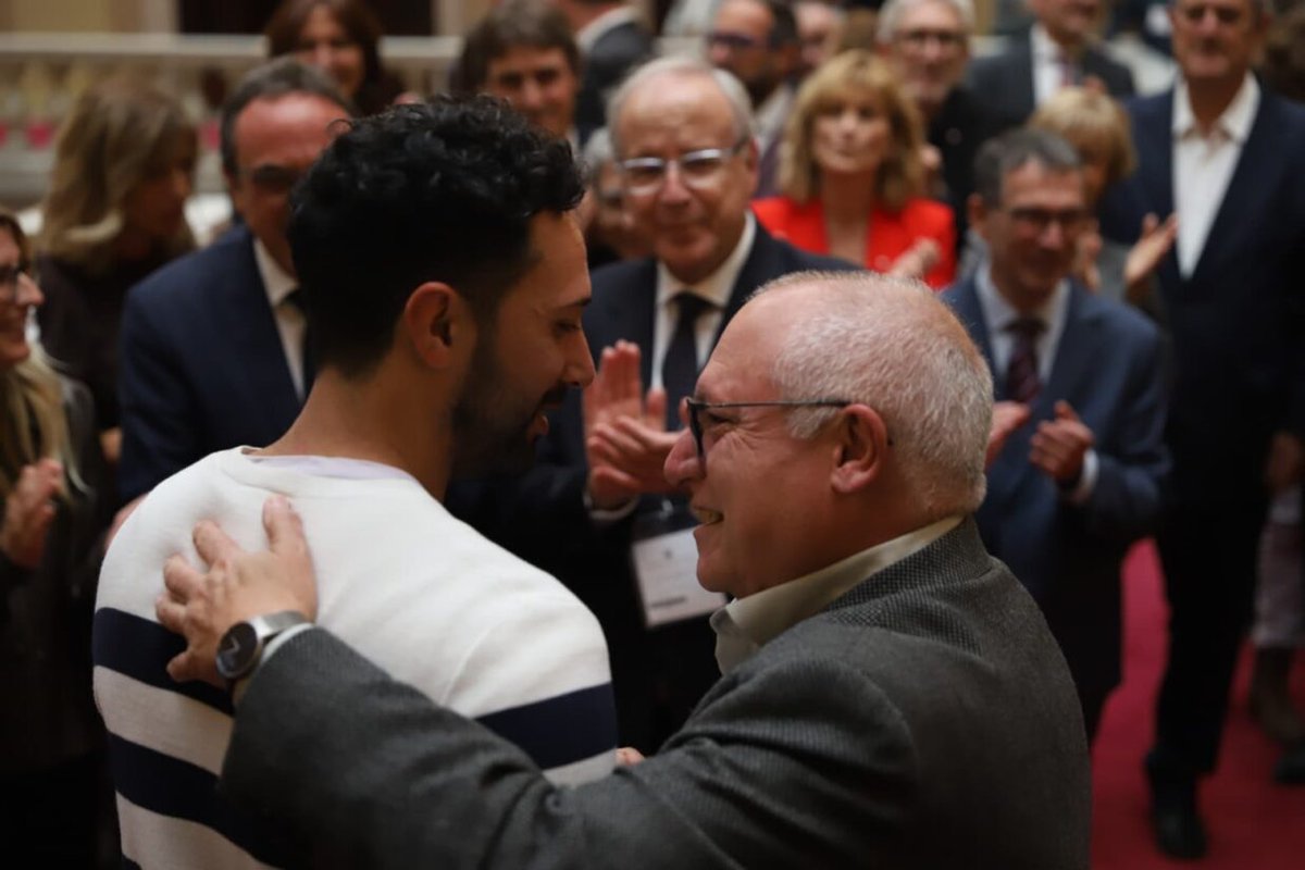 valtonyc's tweet photo. Tornar és una paraula curta per a una cosa que no ho és gens.

Benvingut a casa, amic https://t.co/vUm478ayK0