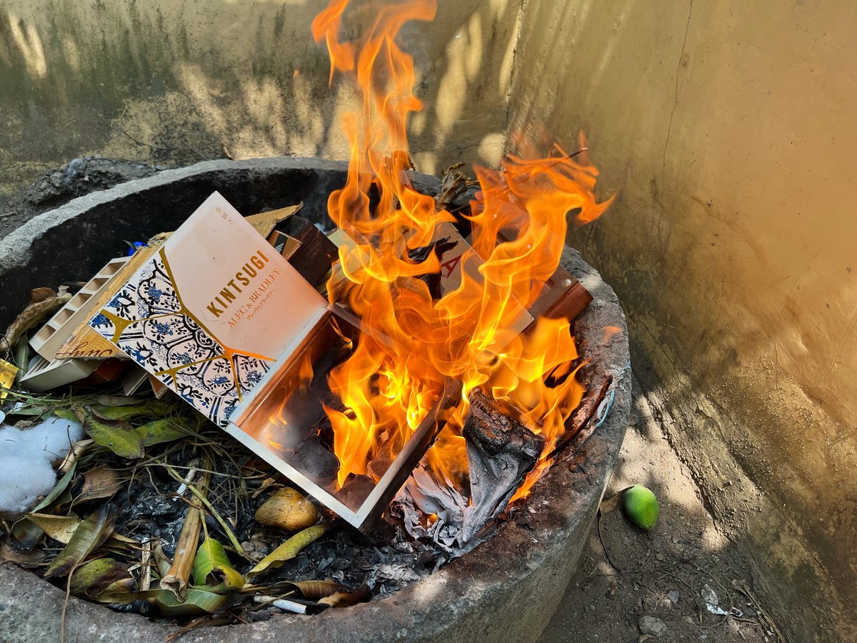 MCD192969's tweet photo. Ramon Allones
Allones No.3
RG52 x 138mm
I’m burning the empty cigar boxes that have been piling up. It feels good to get rid of them🧹🔥
#cigars
#habanos
#葉巻 https://t.co/RssNVTAFUm