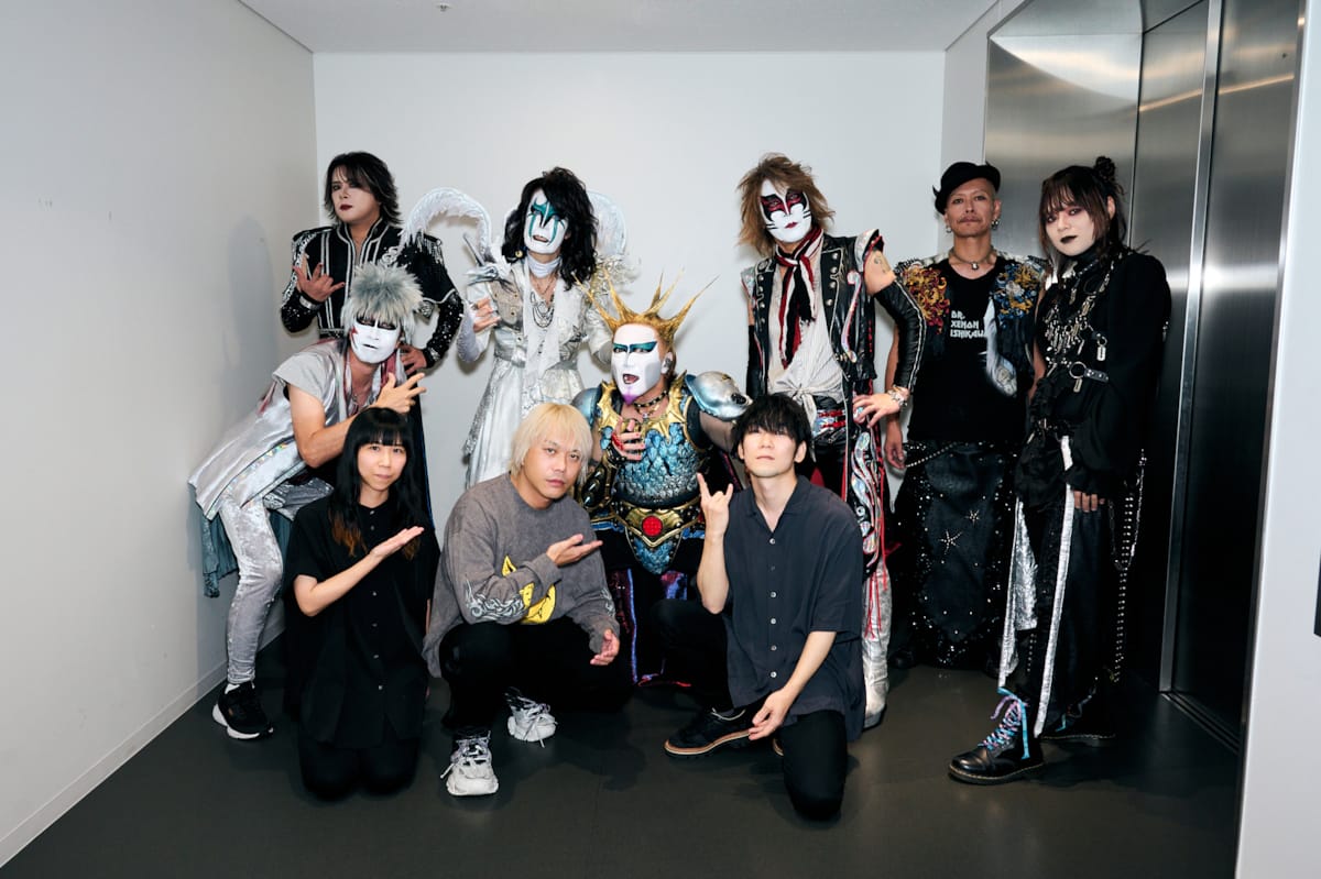 OngakuPia's tweet photo. ───────────── 
凛として時雨 × 聖飢魔II
『Music Splash!!』ライヴレポート📝 
─────────────
異なる音楽性を持つ2バンド
ハイトーンと轟音が交わる異色の一夜🔥

▼レポートはこちら
https://t.co/h0l4IvAwra

#凛として時雨 #聖飢魔II
#MusicSplash!! https://t.co/z0RcUhTYYn