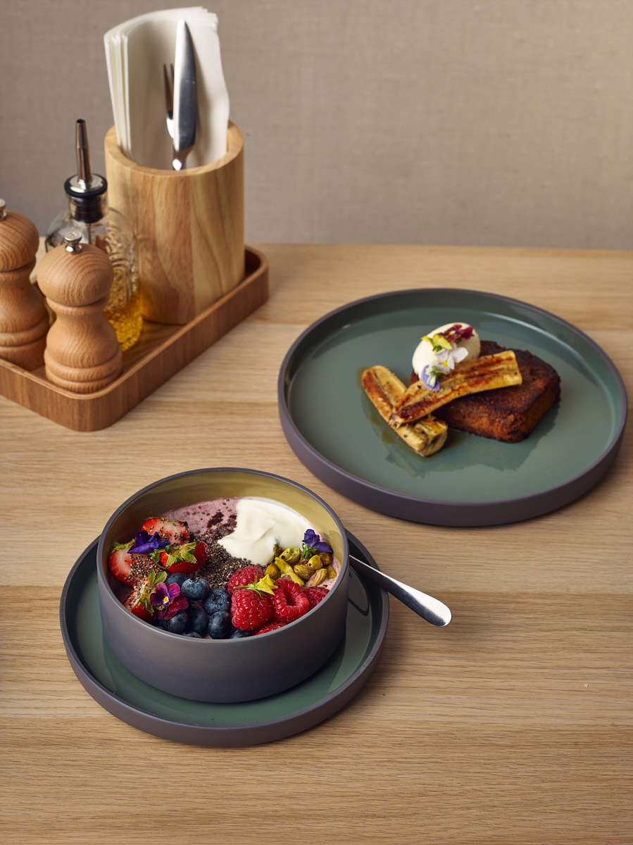 Genware1's tweet photo. Introducing the Kava Porcelain Green range, featuring a muted green coloured glaze, contrasted with an unglazed grey porcelain body. Each piece delivers a subtle two-tone effect and a tactile feel, creating a striking contrast of colour and texture.
 
🔗https://t.co/ZYZecAFc6m https://t.co/A6SlfbuUHZ