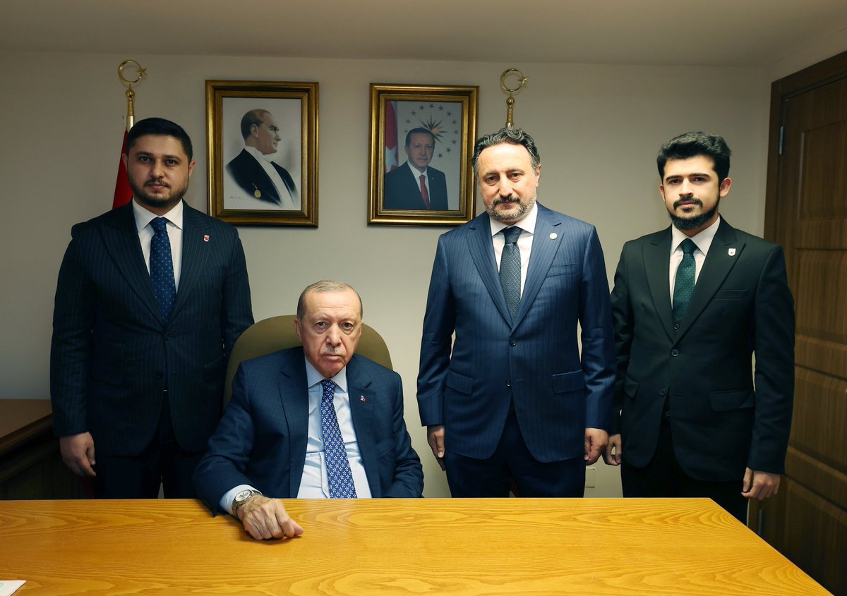 tahsin_basari's tweet photo. Eskimez MTTB’li Cumhurbaşkanımız Sayın Recep Tayyip Erdoğan’ı, 60. ve 61. Dönem Genel Başkanımız Sayın İsmail Emrah Karayel ile birlikte ziyaret ederek asırlık ocağımıza dair çalışmalarımızı arz ettik.

Nazik kabulleri ve yakın ilgileri için Muhterem Cumhurbaşkanımıza şükranlarımı sunuyorum.

@RTErdogan