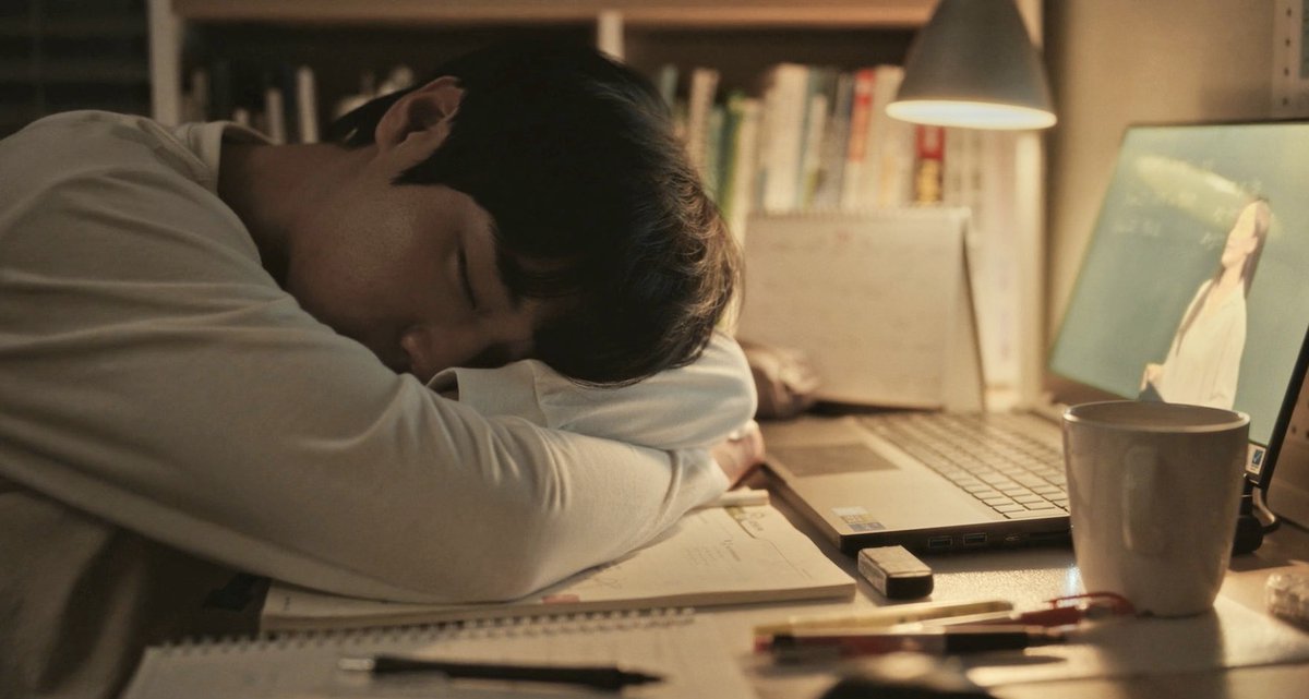 t7efqct's tweet photo. 짙어진 그리움에 묻힌 옅은 잠에서 깨어나면 환상통을 앓았다. 결핍을 채워줄 대상은 늘 없었음에도... 부재는 환상처럼 곁에 머물렀다. https://t.co/GW2EnPX6ta