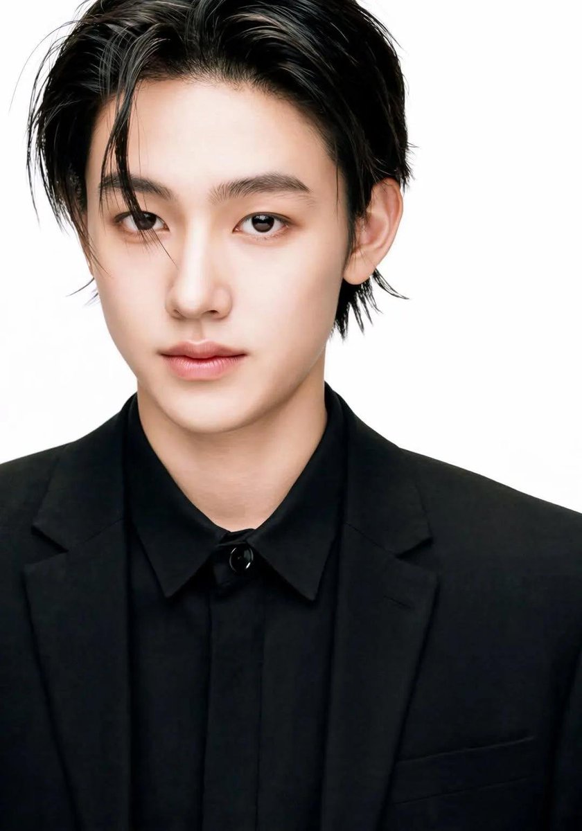 prettyyhyeon's tweet photo. generational face card.. https://t.co/Iye1cR5tmY